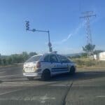 Патрулен автомобил отбива трафика