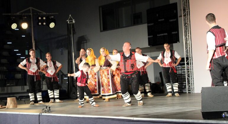 Спектакъл на ансамбъл "Българе"