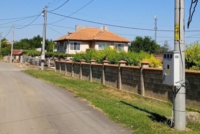 Рехабилитация на кабелна и въздушна електроразпределителна мрежа в Добричко