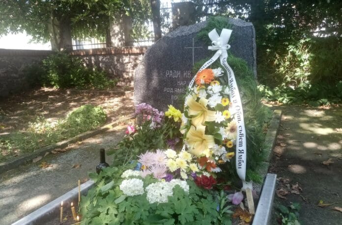 Гробът на будителя Ради Колесов