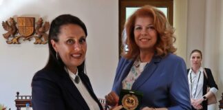 (от ляво надясно) Силвия Кръстева и Илияна Йотова