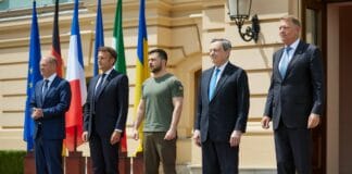 Олаф Шолц, Еманюел Макрон, Володимир Зеленски, Марио Драги и Клаус Йоханис