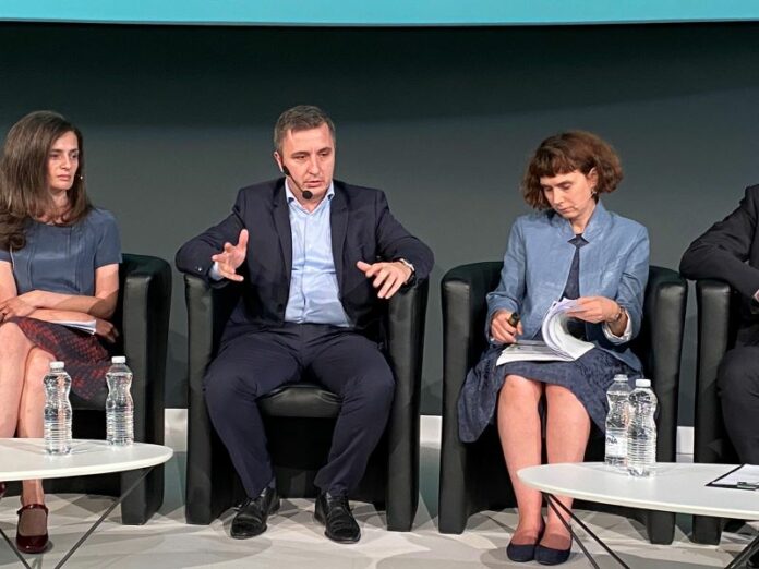 Министър Александър Николов на форума