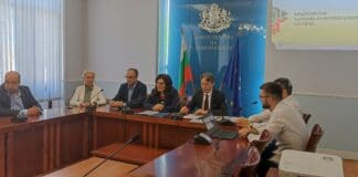 Министър Асена Сербезова на пресконференция