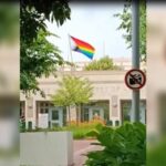 Над посолството на САЩ в София се развява флагът на бисексуалната общност