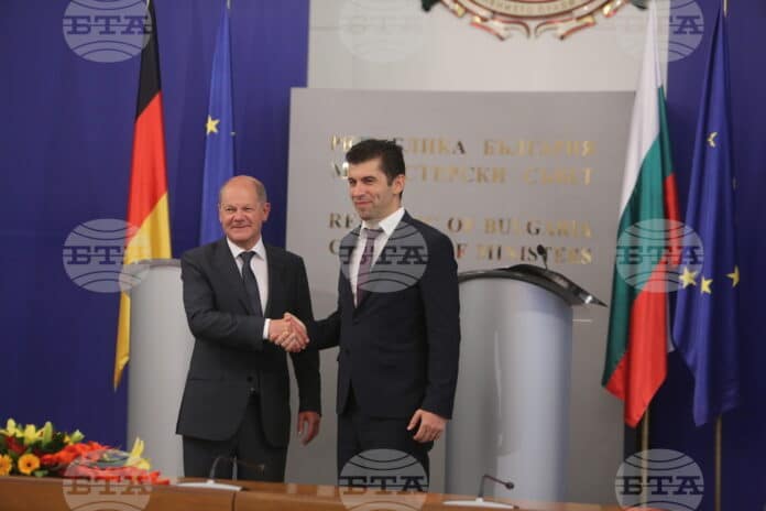 Олаф Шолц и Кирил Петков