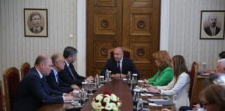 Президентът с "Демократична България"