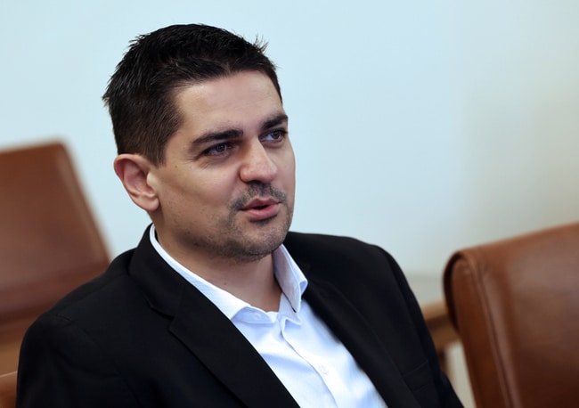 Нечленуващият в парламентарна група депутат Радостин Василев ще внесе в