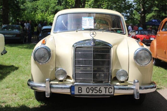 Ретро автомобил