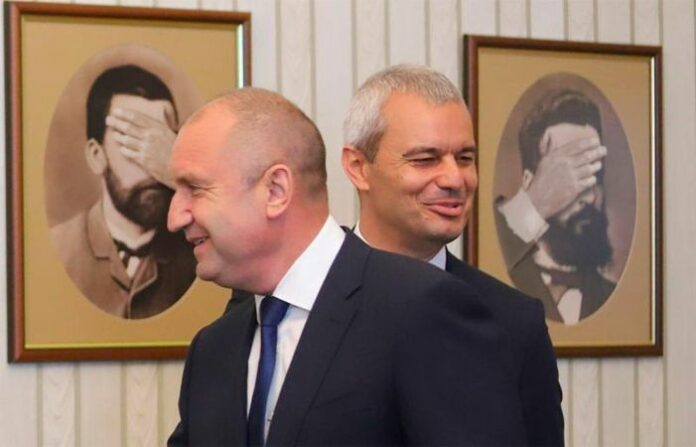 Румен Радев (вляво) и Костадин Костадинов (вдясно)