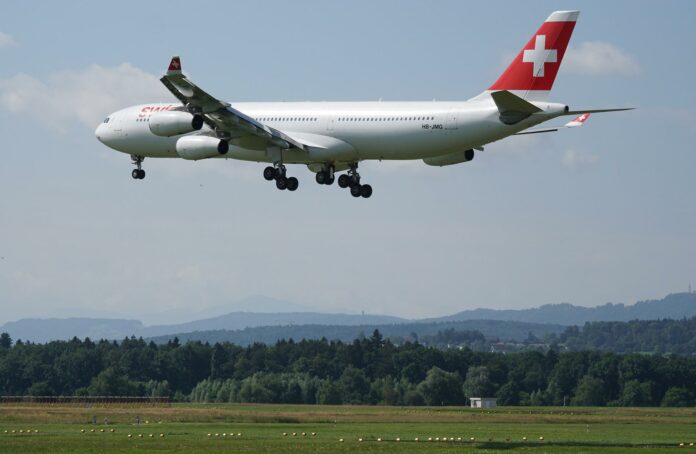 Самолет, Швейцария.