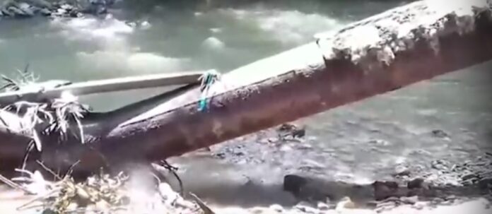 Счупен тръбопровод