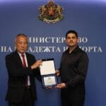 Сенсей Кей Изава и министър Радостин Василев