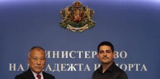 Сенсей Кей Изава и министър Радостин Василев