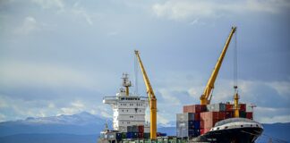 Товарен кораб.