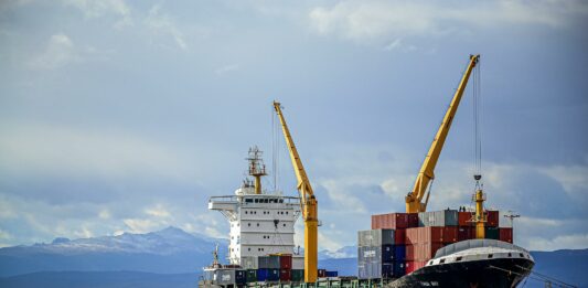 Товарен кораб.