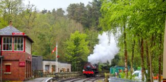 Влак, гара, Великобритания.