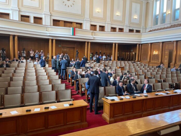 Пленарната зала днес