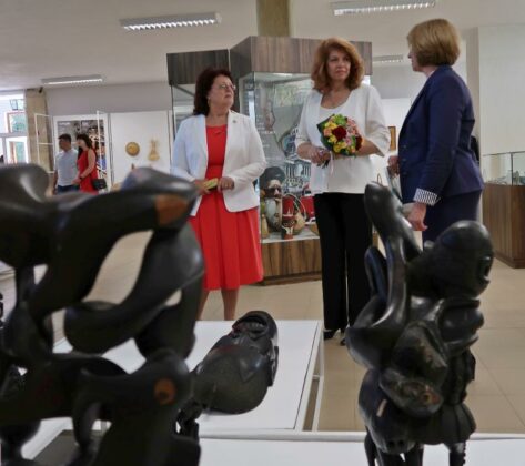 Илияна Йотова