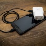 Зарядно, телефон