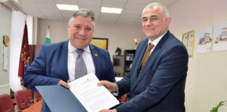 (от ляво надясно) Добри Ярков и Георги Гьоков