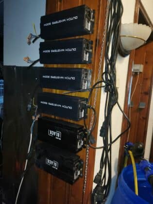 Две лица са в ареста за наркотици и оръжия