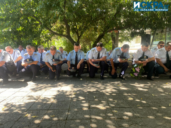 Едноминутно мълчание