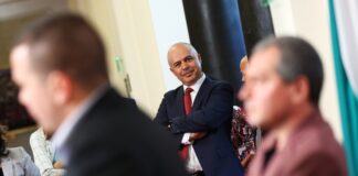 Георги Свиленски наблюдава Тошко Йорданов и Станислав Балабанов