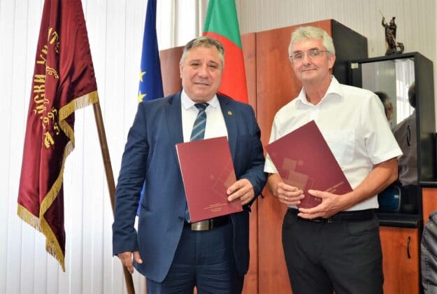 Доц. д-р Добри Ярков и Олаф Луних