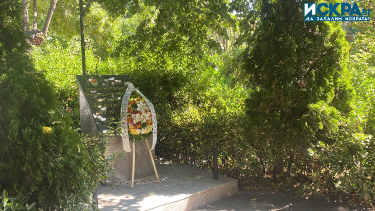 Поднасяне на цветя и венци