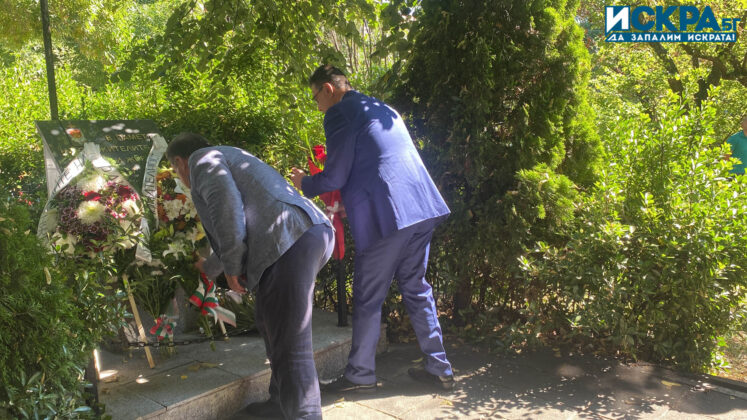 Поднасяне на цветя и венци