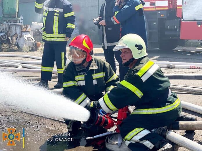 Погасяване на пожара на пристанището в Одеса