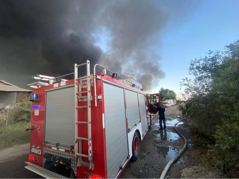 Жена е пострадала при пожар в заведение в Самоков съобщиха