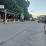 Празна алея