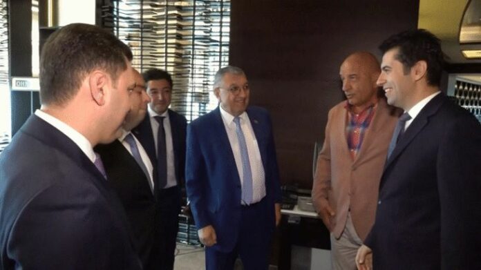 Работна среща между Кирил Петков и Илхам Алиев