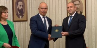 (от ляво надясно) Корнелия Нинова, Георги Свиленски, Румен Радев