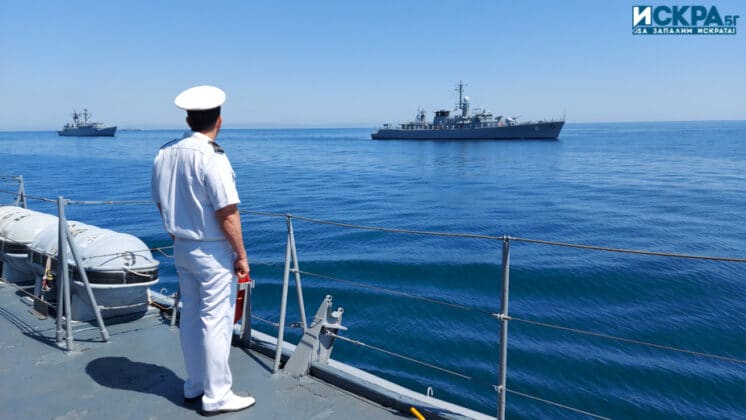 Военен кораб