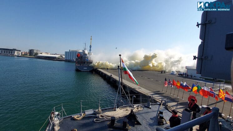 Военен кораб