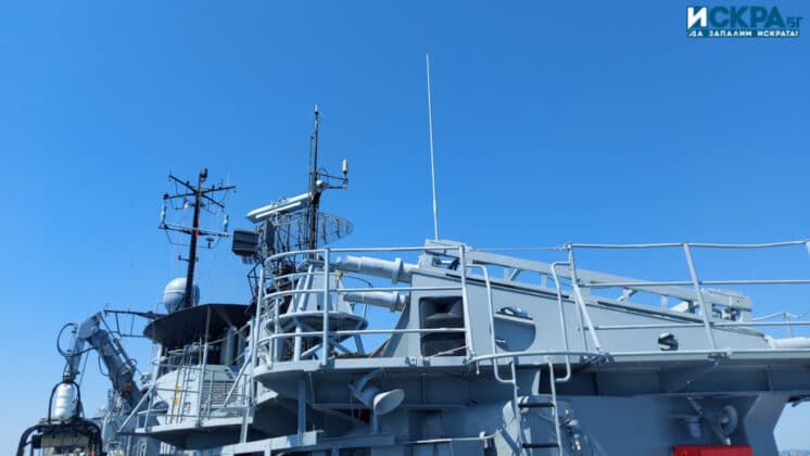 Военен кораб