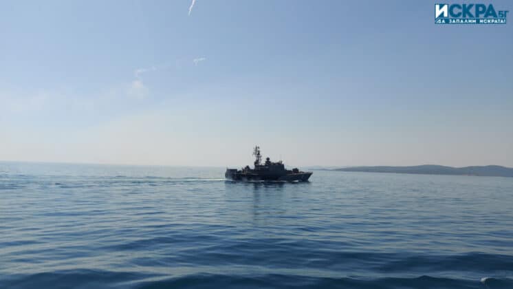 Военен кораб