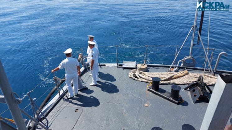 Военен кораб