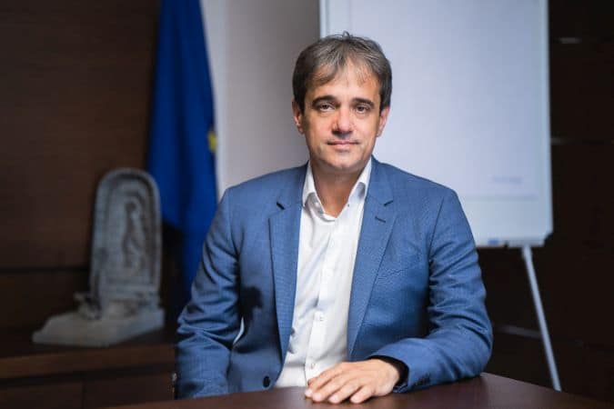 Валентин Михов