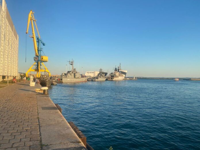 Военни кораби в Бургас