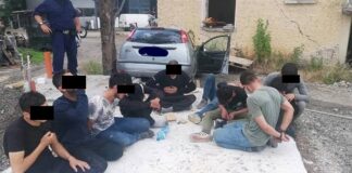 Задържани мигранти