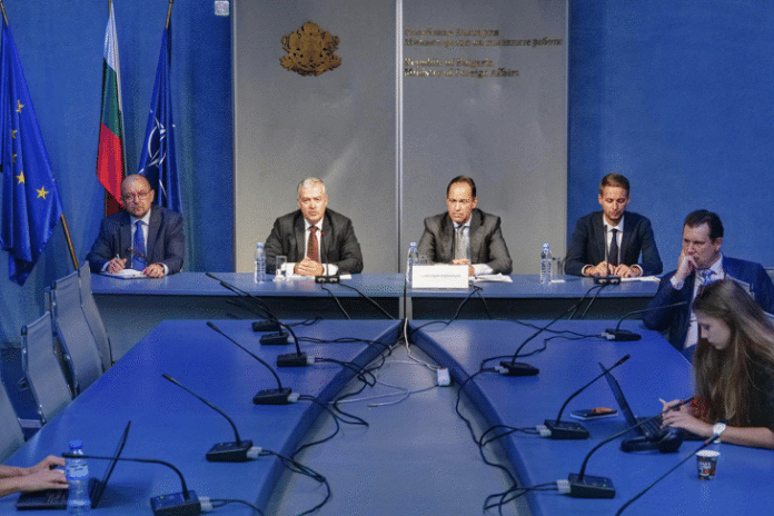 Брифинг в МВнР