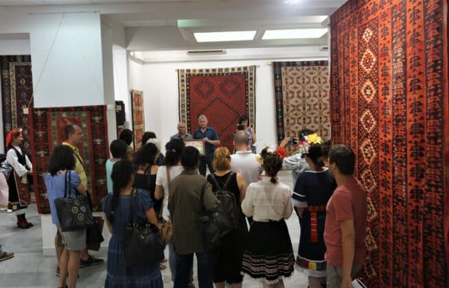 Изложба на килими