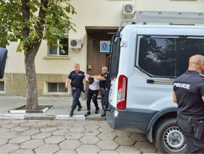 Извеждане на задържан