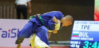 Кристиян Генов /в синьо/