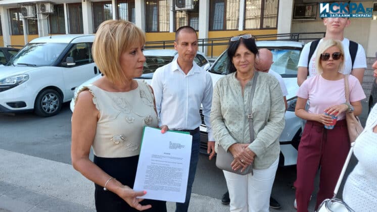 Мая Манолова