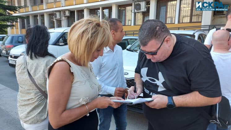 Мая Манолова